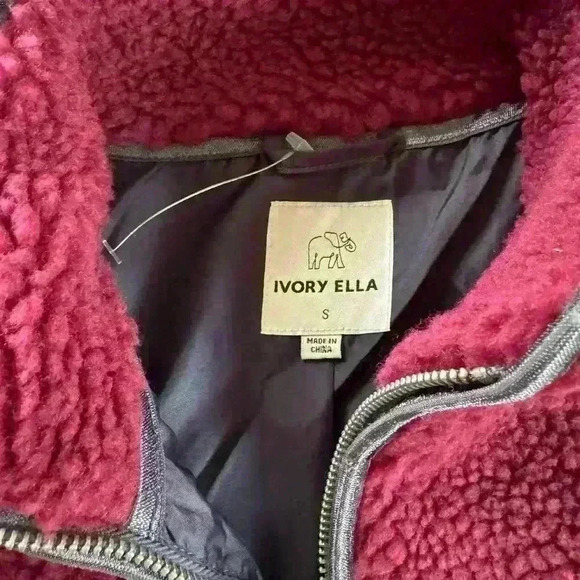 NWOT Women’s Ivory Ella Full Zip Maroon  Sherpa Jacket Size small - Picture 2 of 6